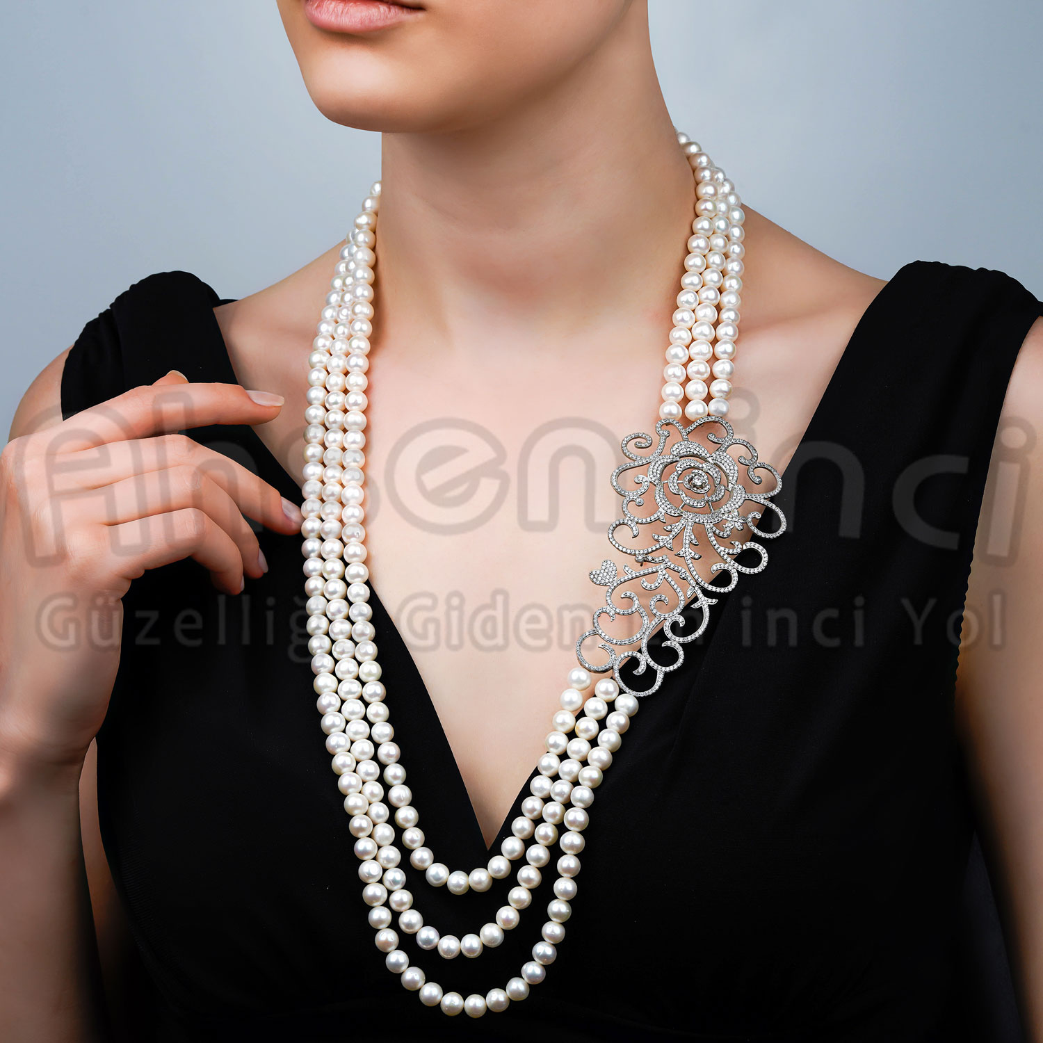 4-Reihige Natürliche Perlenkette mit Silberbrosche AH-0109 - 1