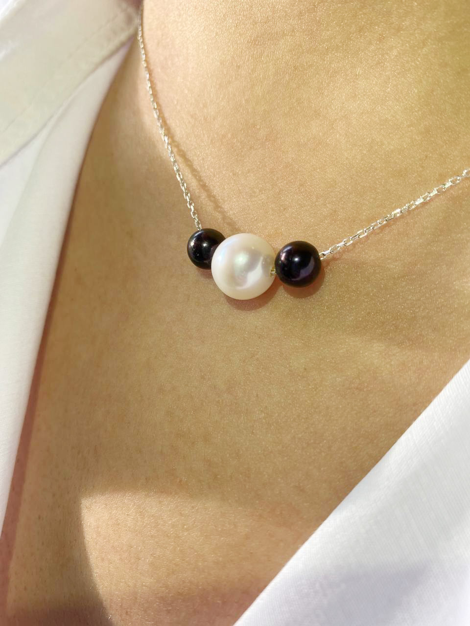 Ahsen 925 Ayar Gümüş Zincirli Doğal Siyah-Beyaz İncili Kolye AH-0167 - Ahsen (1)